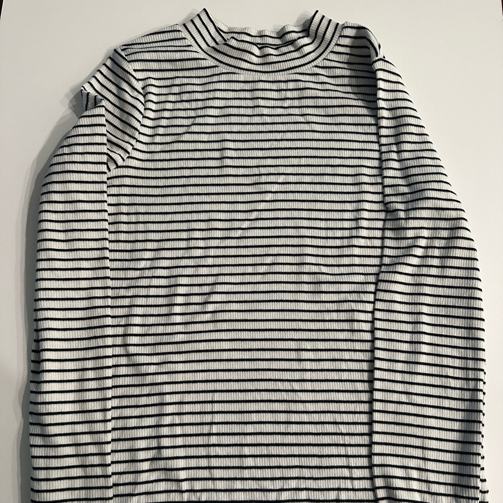 Cat & Jack Black and White Striped Long Sleeve Tee